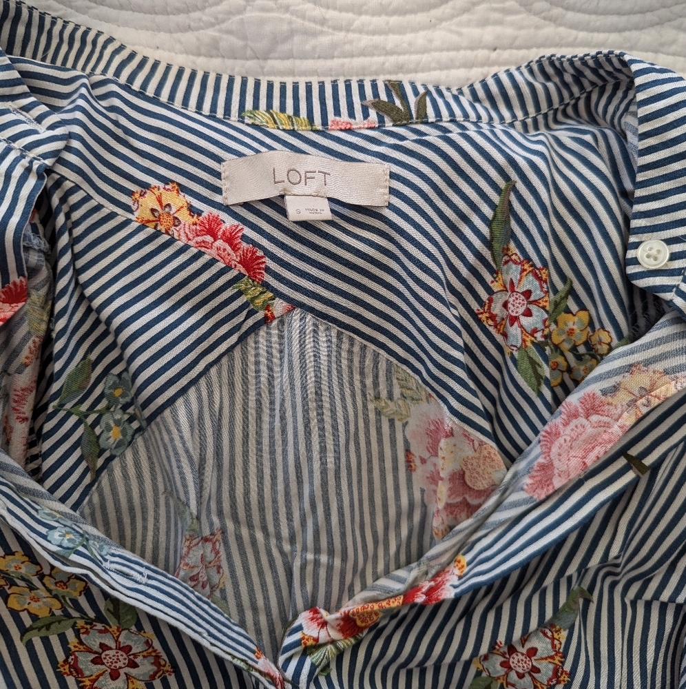 Like New Loft Floral Striped Button Blouse - Picture 2 of 8